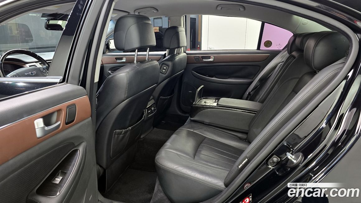 Hyundai Genesis 2012