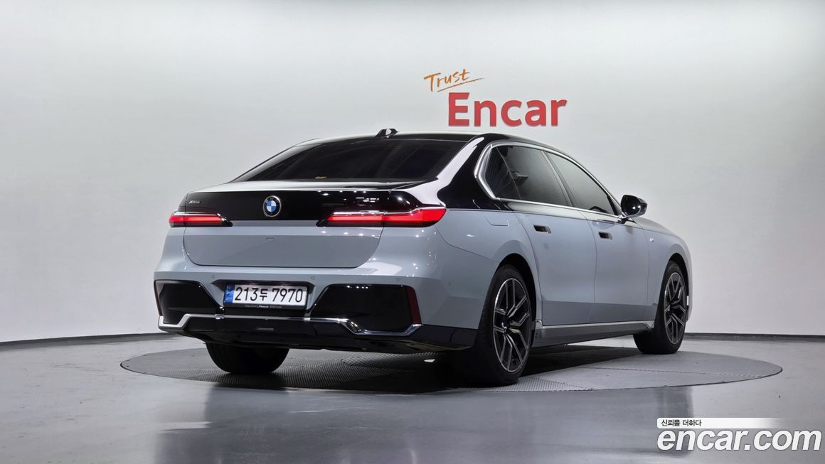 BMW 7-Series 2024