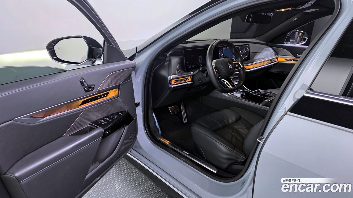 BMW 7-Series 2024
