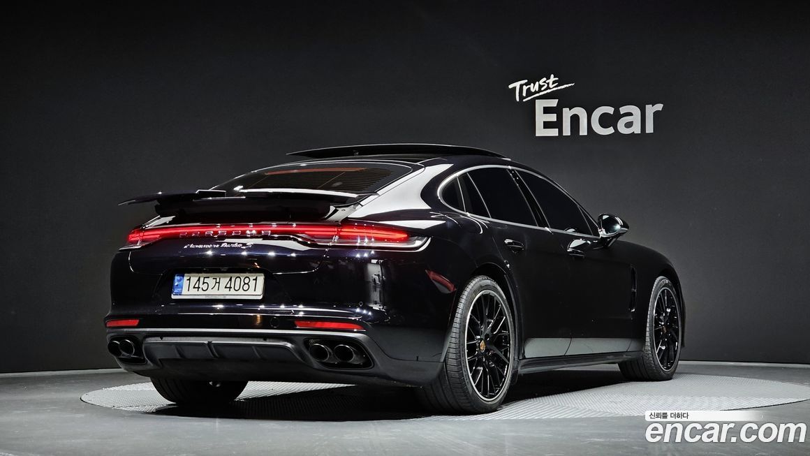 Porsche Panamera 2021