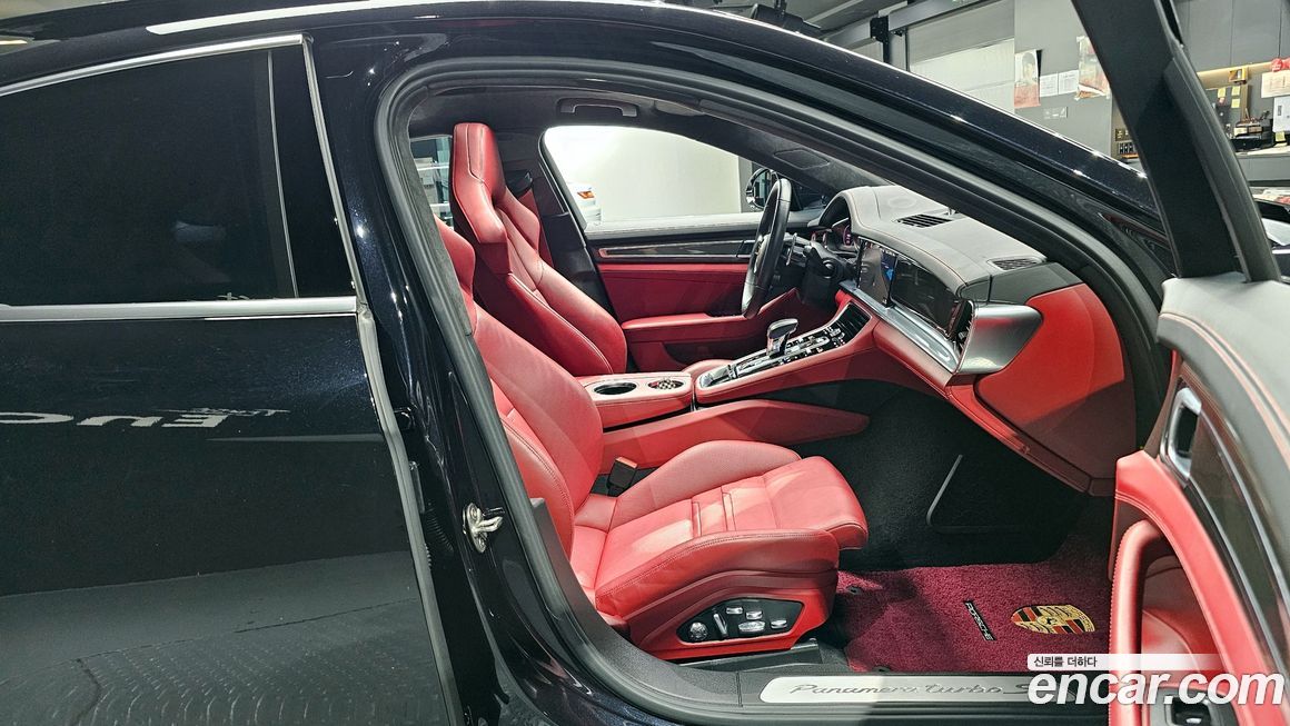 Porsche Panamera 2021