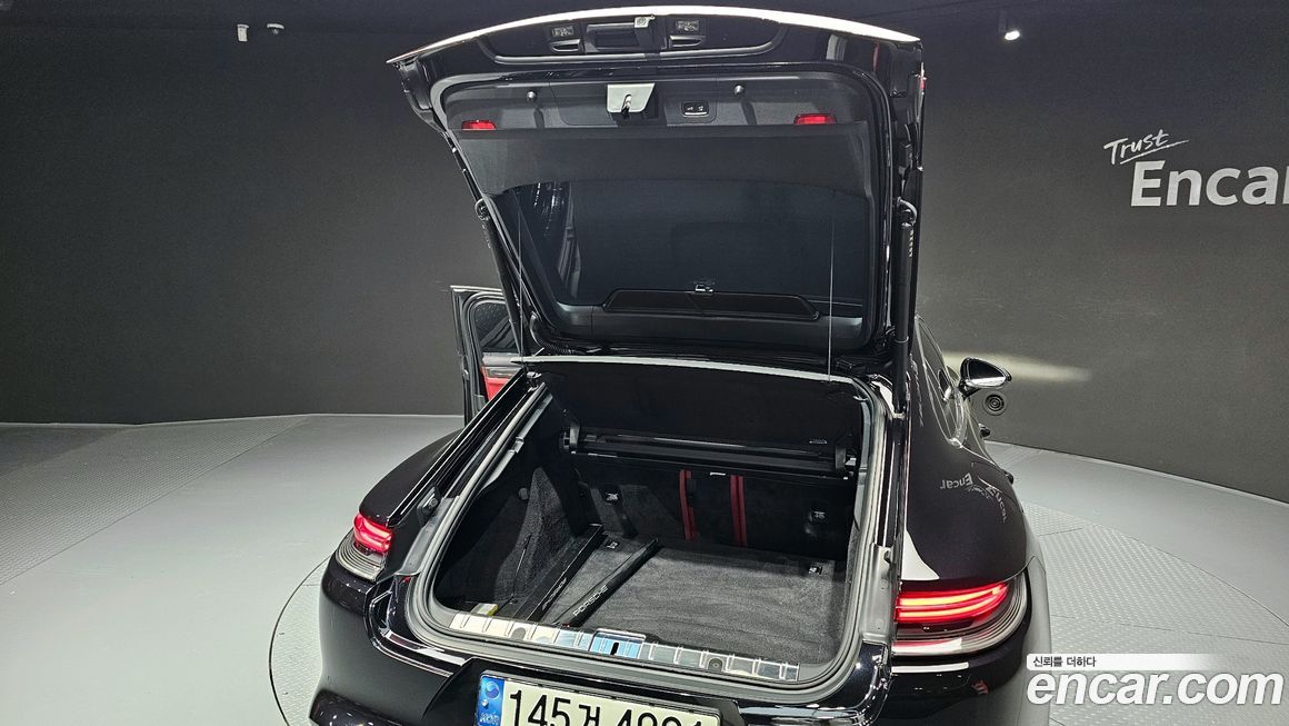 Porsche Panamera 2021