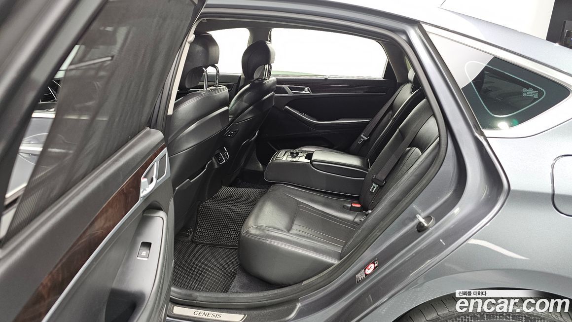 Hyundai Genesis 2015