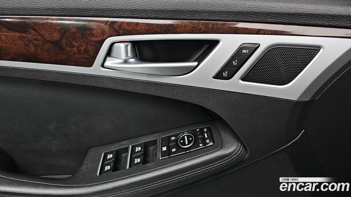 Hyundai Genesis 2015