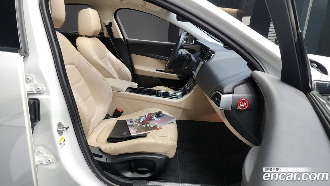 Jaguar XE 2016
