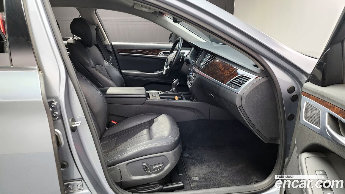 Hyundai Genesis 2016