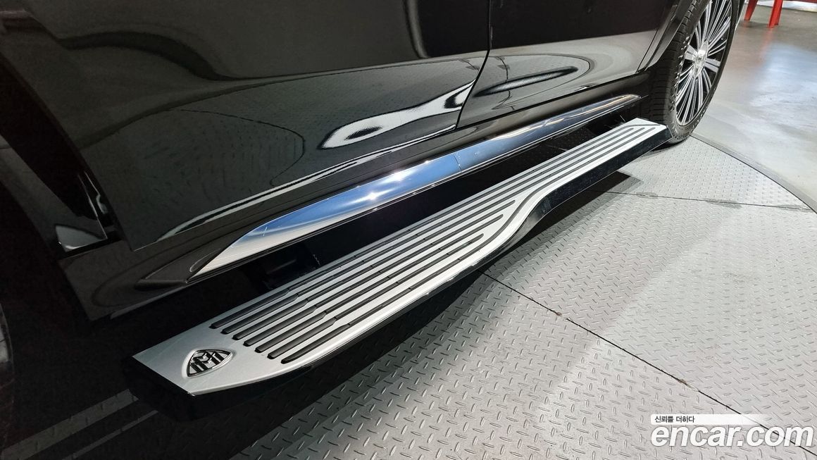 Mercedes-Benz GLS-Class 2023