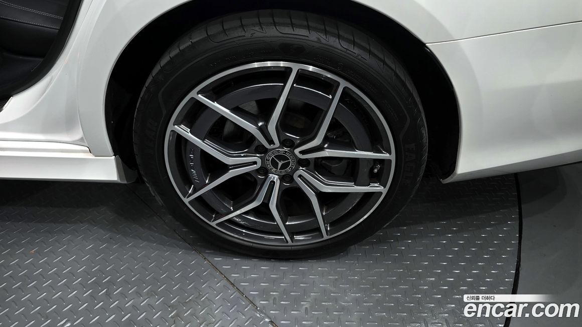 Mercedes-Benz E-Class 2023