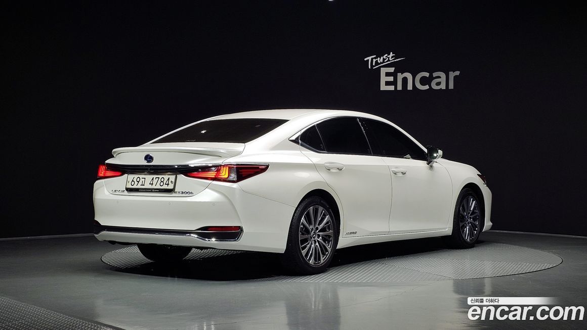 Lexus ES 2019