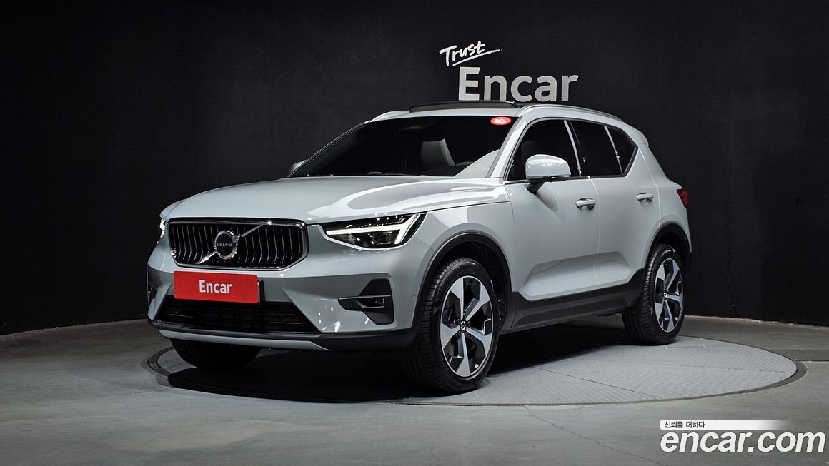 Volvo XC40 2025