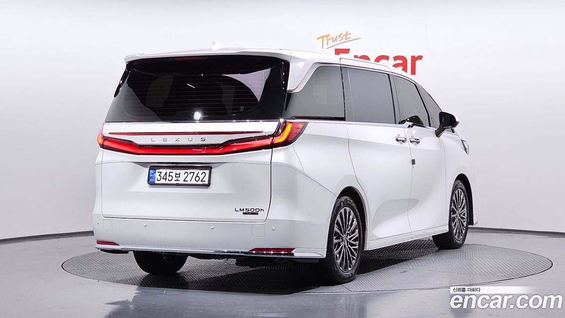 Lexus LM 2025
