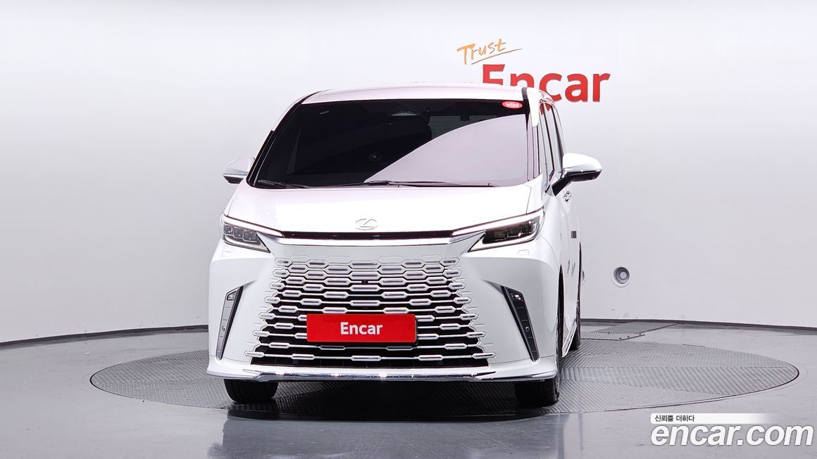 Lexus LM 2025