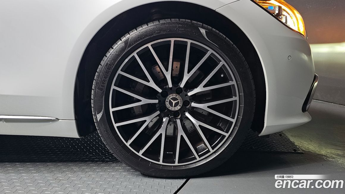 Mercedes-Benz S-Class 2024