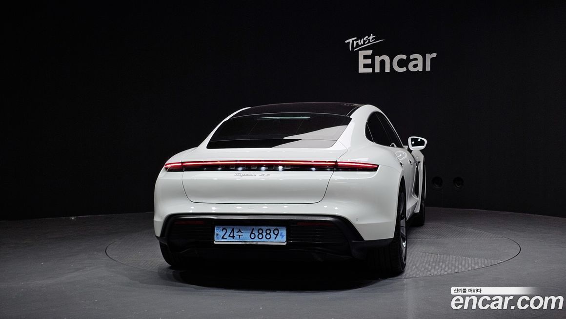 Porsche Taycan 2021
