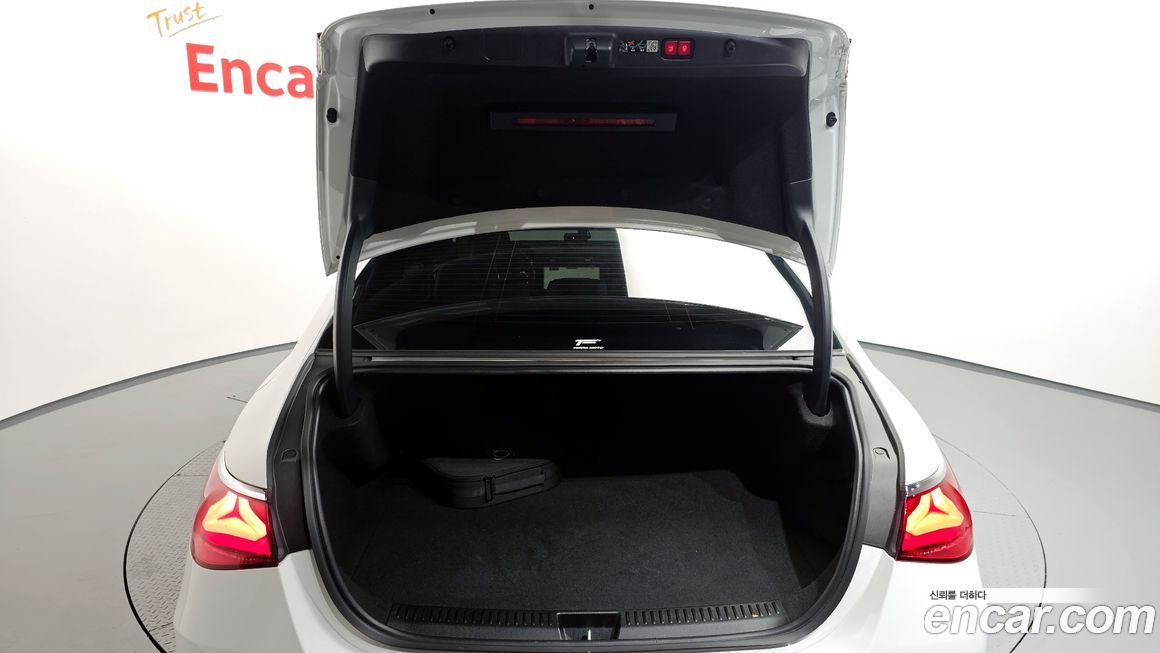 Mercedes-Benz E-Class 2025