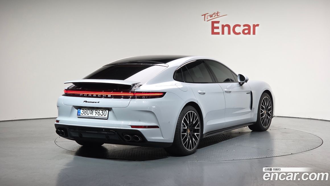 Porsche Panamera 2025