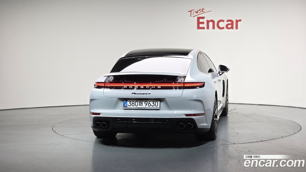 Porsche Panamera 2025
