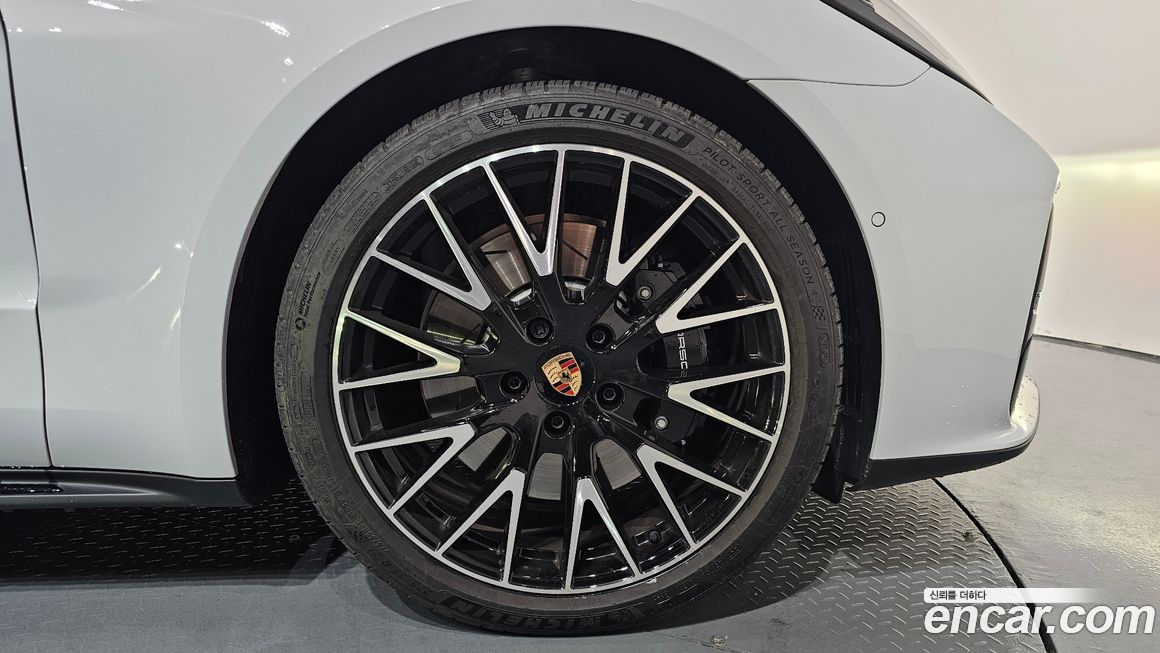 Porsche Panamera 2025