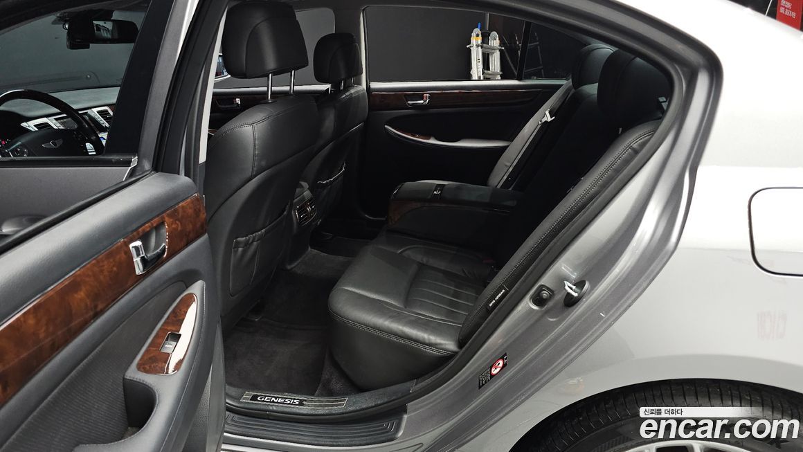 Hyundai Genesis 2010