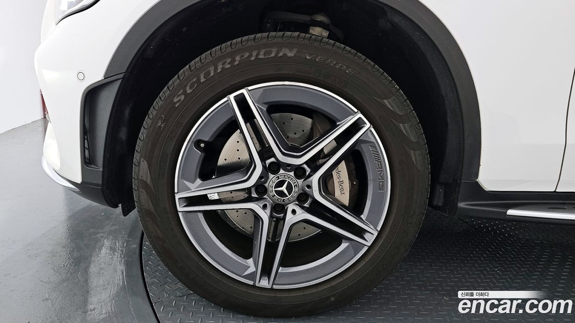 Mercedes-Benz GLC-Class 2023