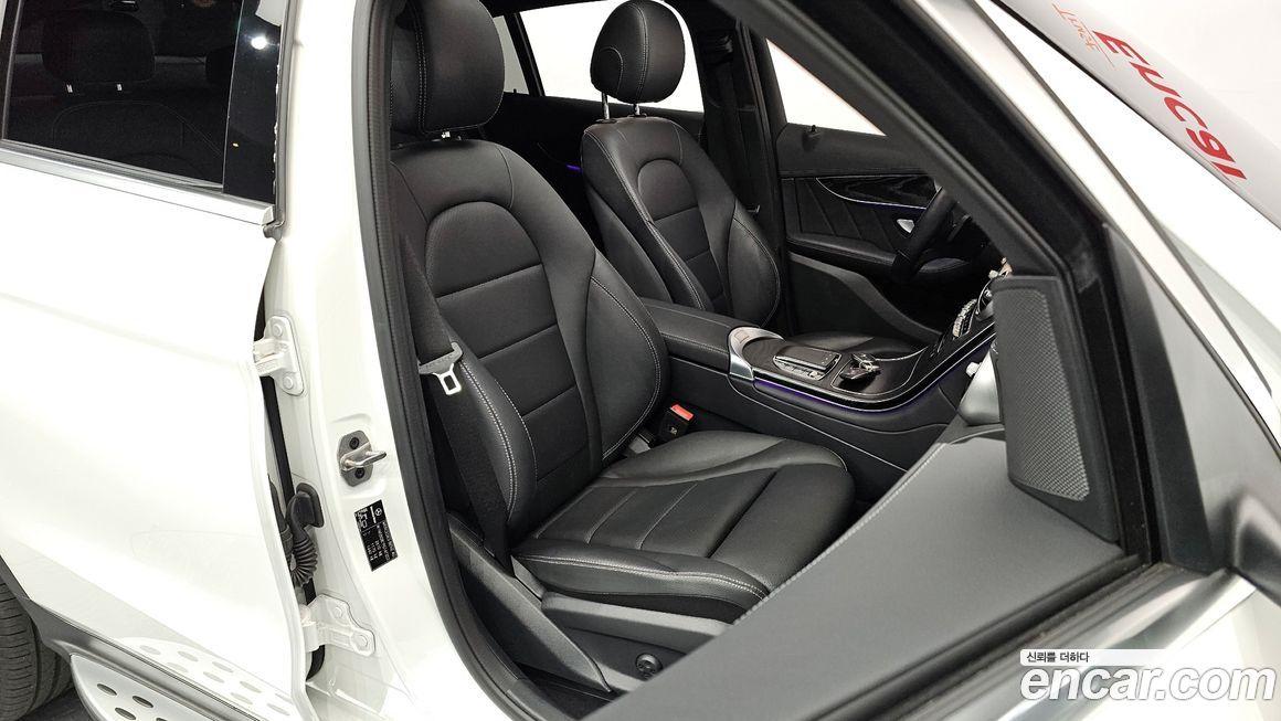 Mercedes-Benz GLC-Class 2023