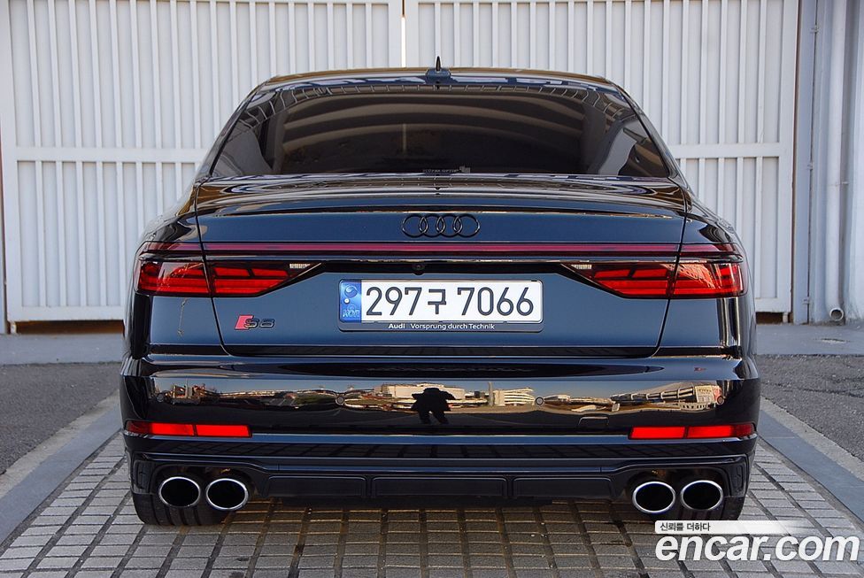 Audi S8 2023