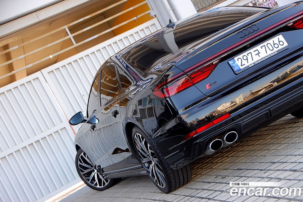 Audi S8 2023