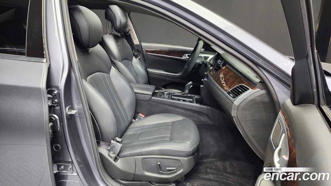 Hyundai Genesis 2016