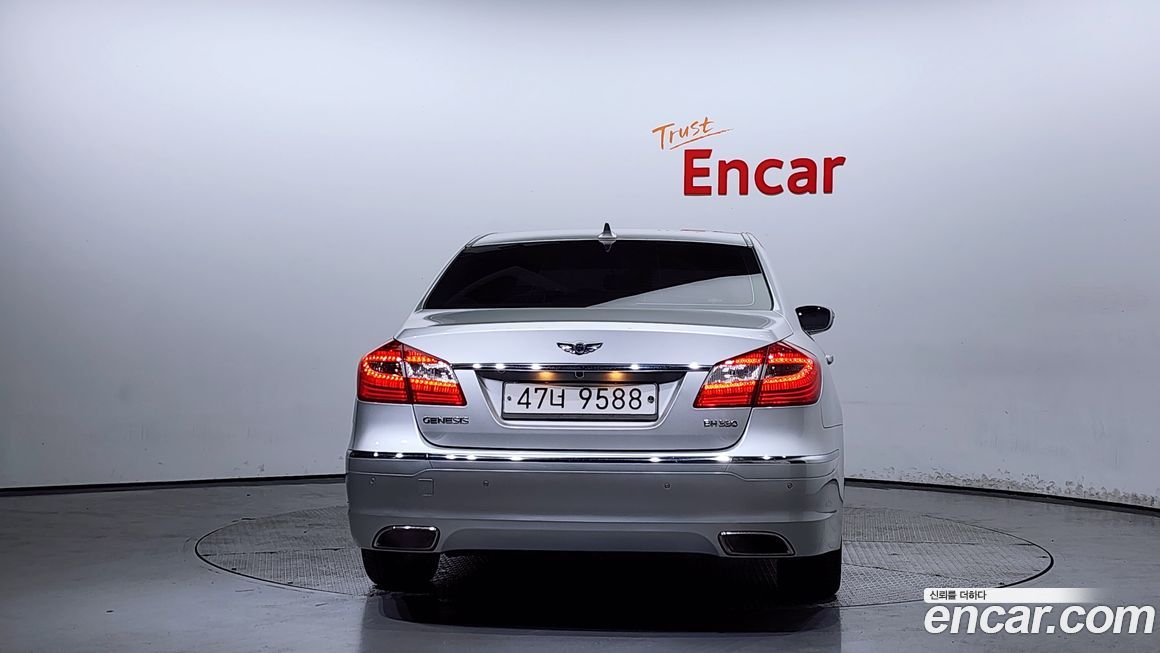 Hyundai Genesis 2013