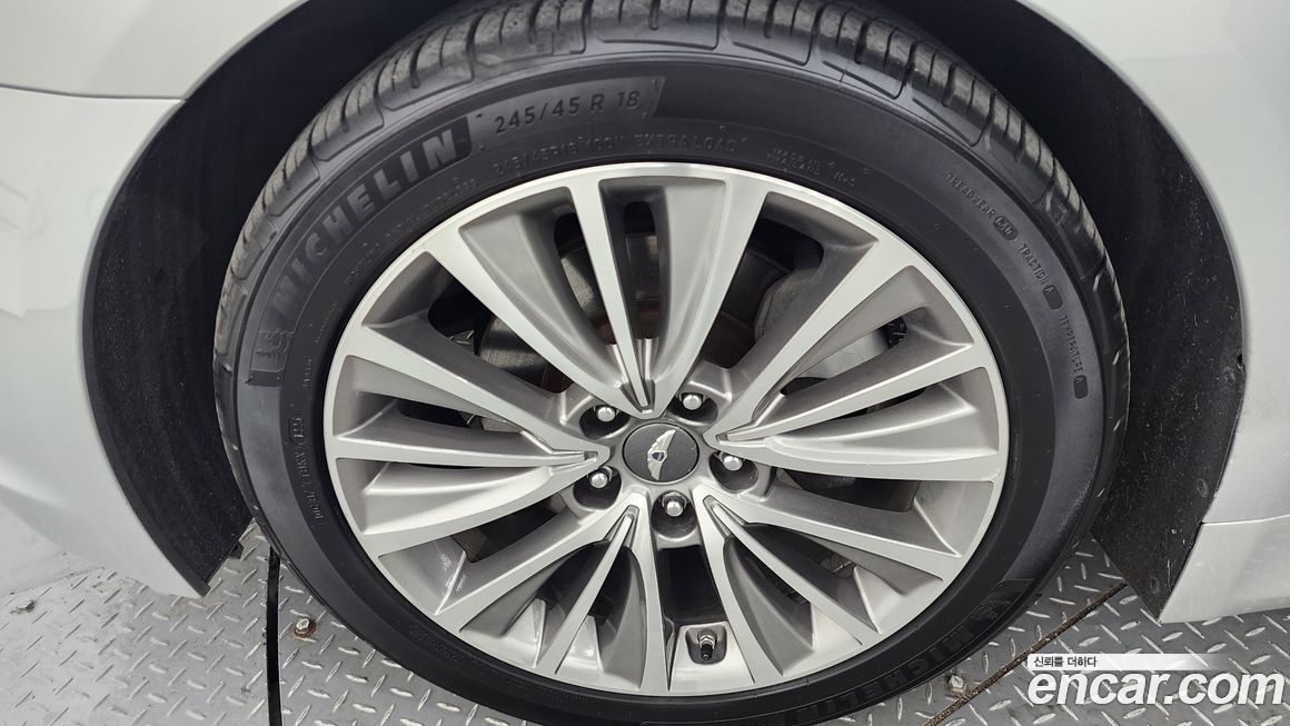 Hyundai Genesis 2013