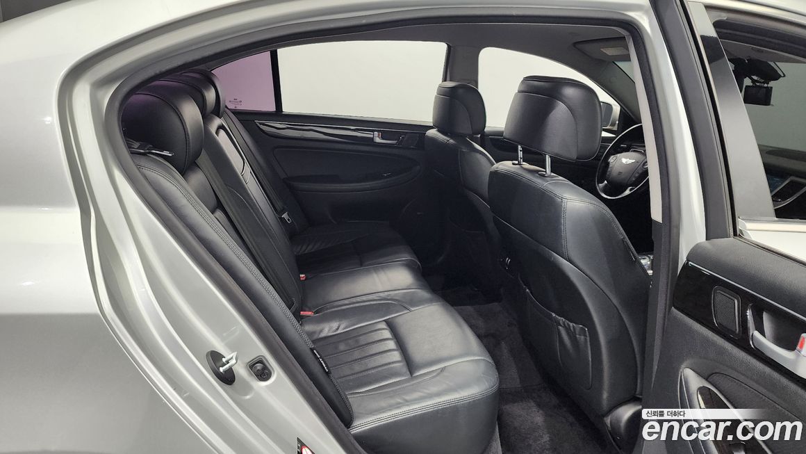 Hyundai Genesis 2013