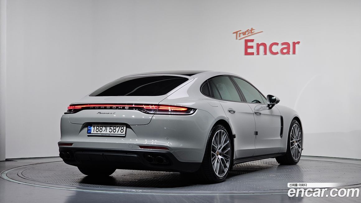 Porsche Panamera 2023