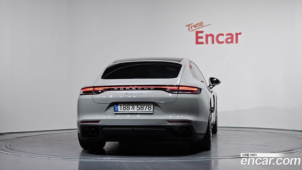 Porsche Panamera 2023