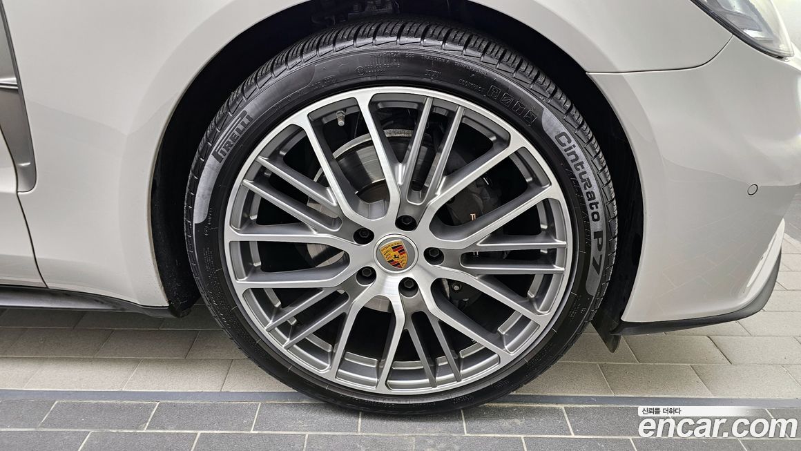 Porsche Panamera 2023