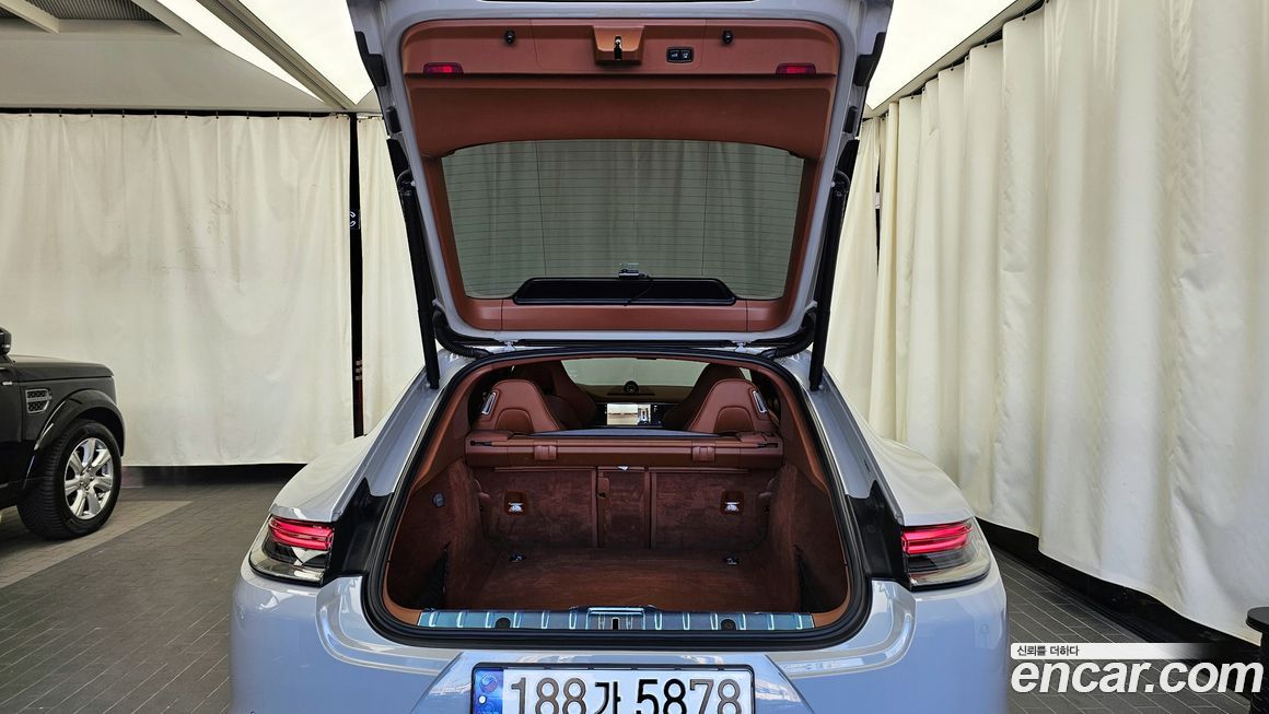 Porsche Panamera 2023