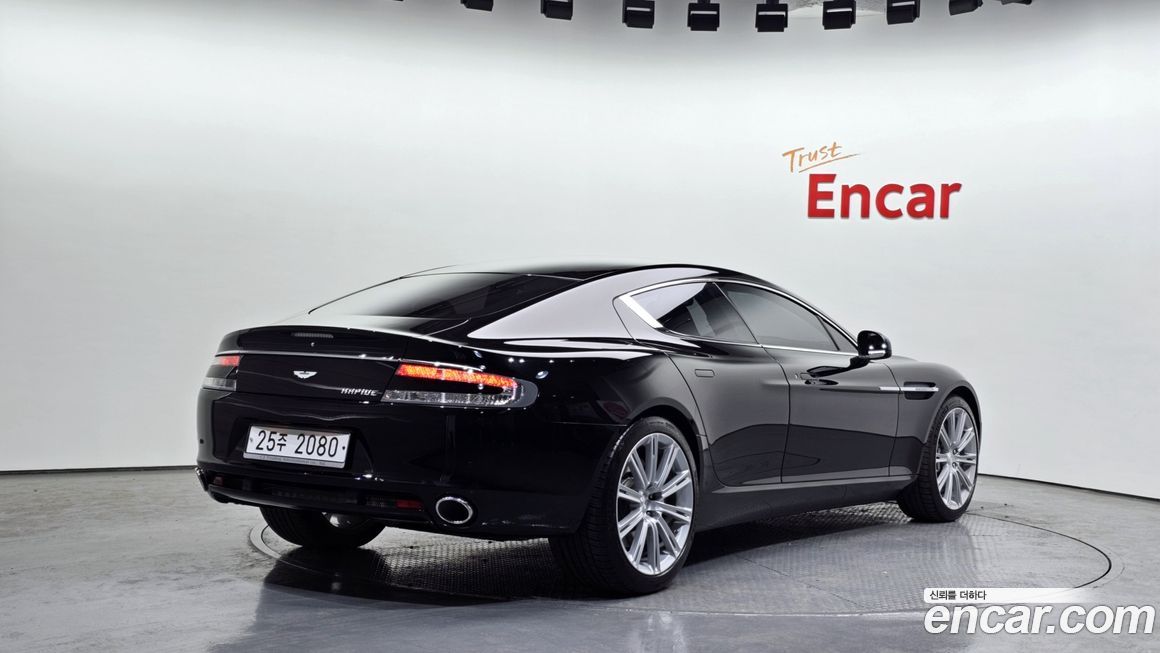 Astonmartin Rapide 2010