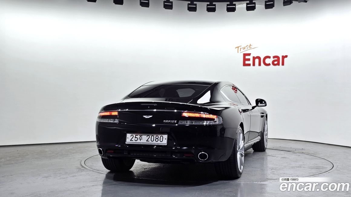 Astonmartin Rapide 2010