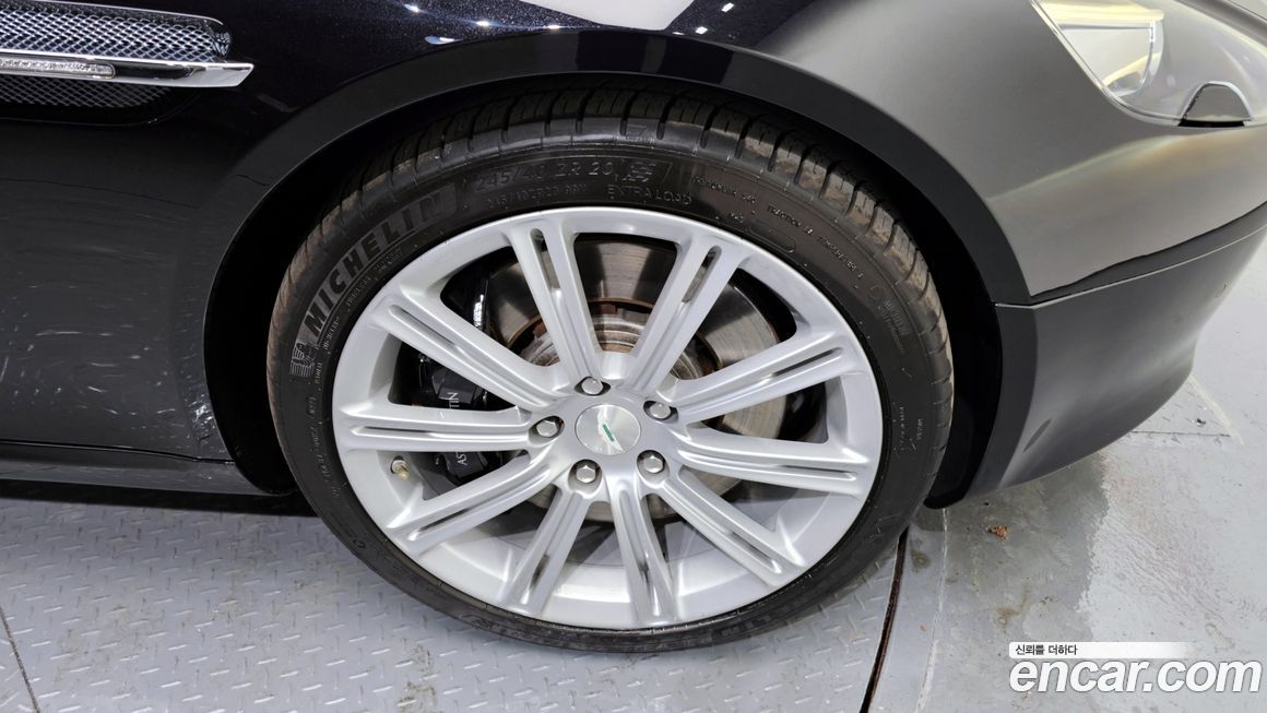 Astonmartin Rapide 2010