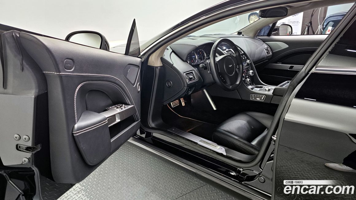 Astonmartin Rapide 2010