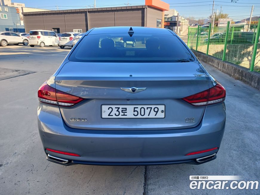 Hyundai Genesis 2015