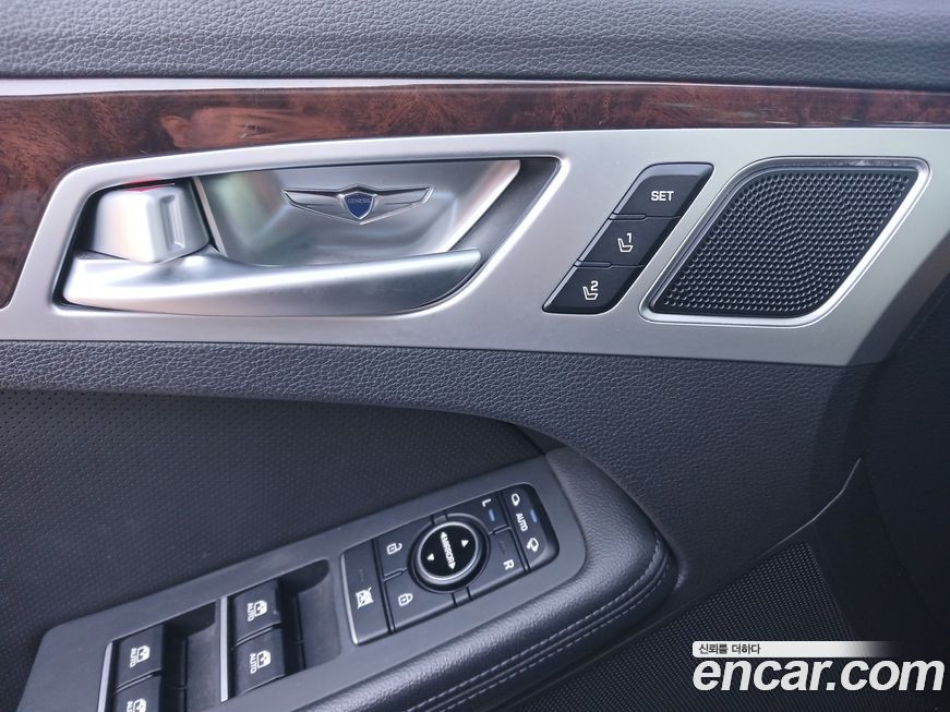 Hyundai Genesis 2015