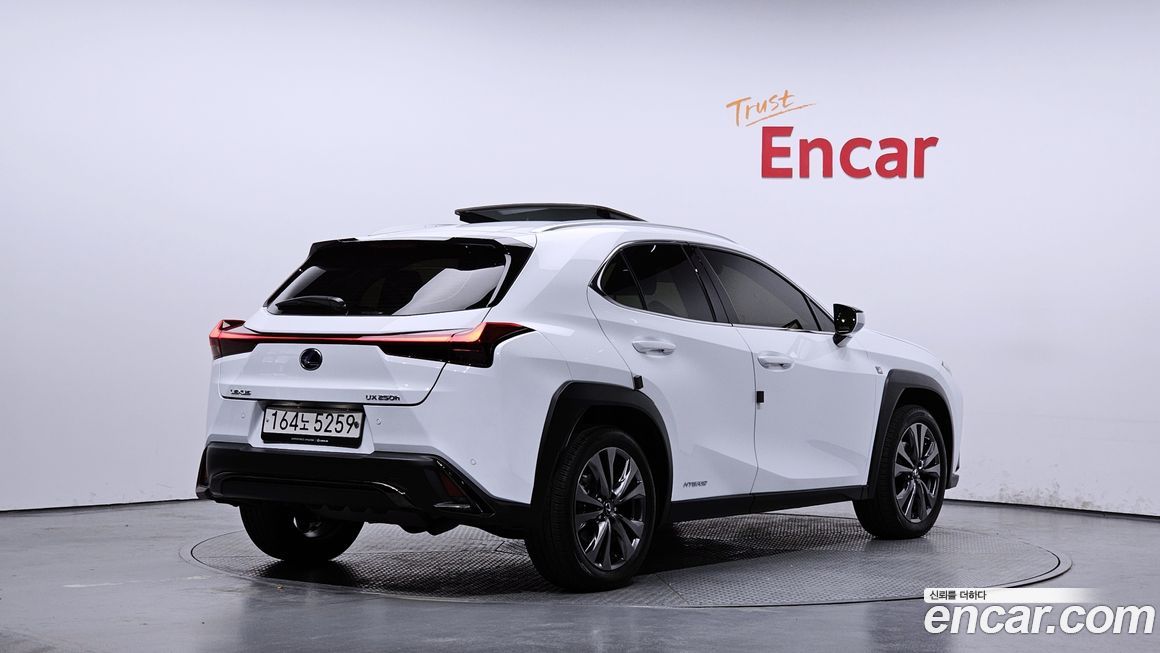 Lexus UX 2022