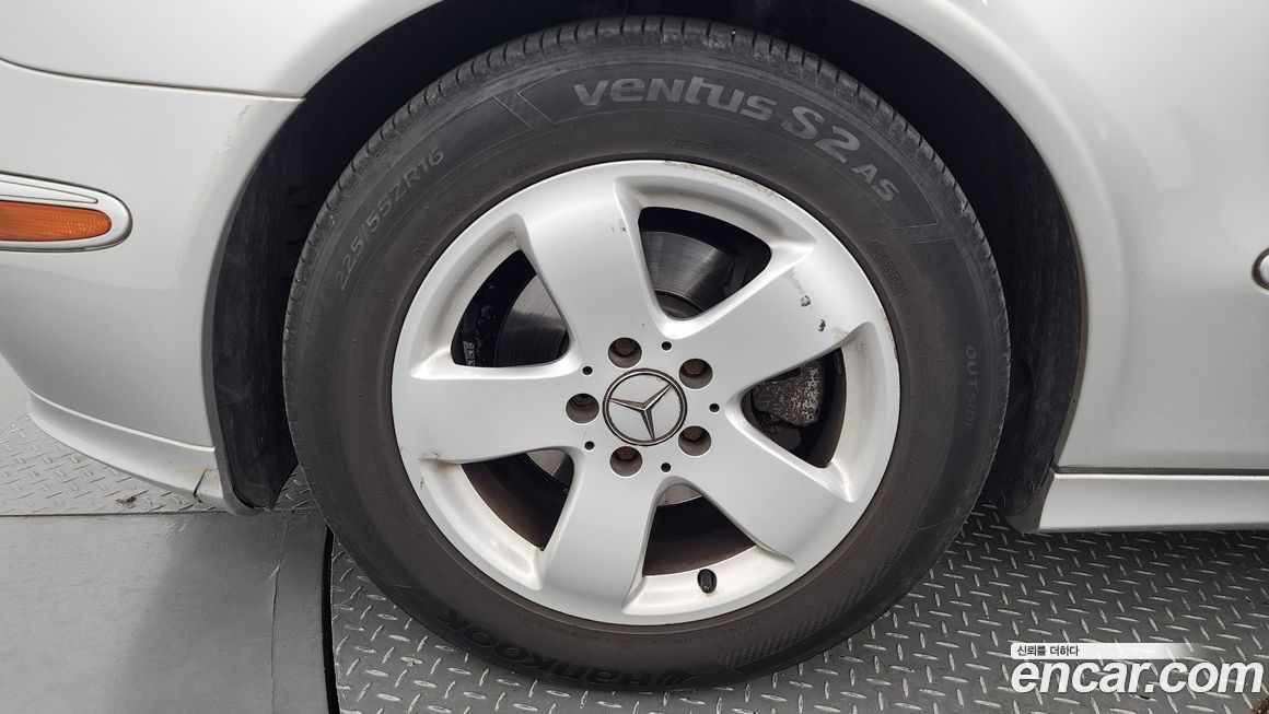 Mercedes-Benz E-Class 2005