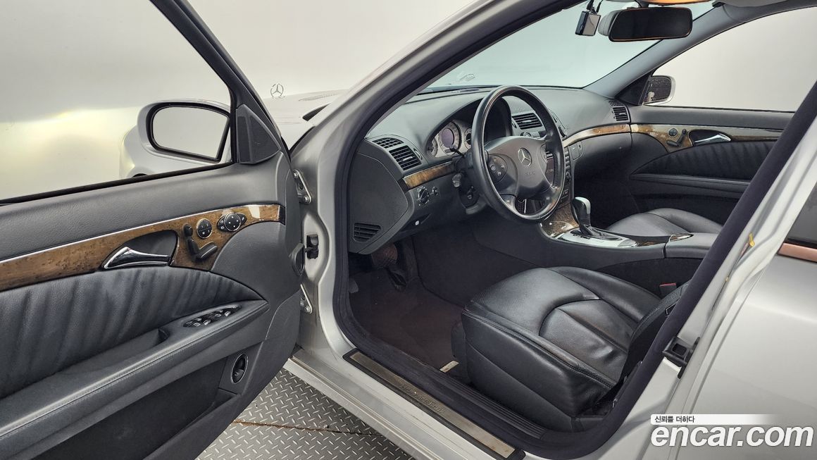 Mercedes-Benz E-Class 2005
