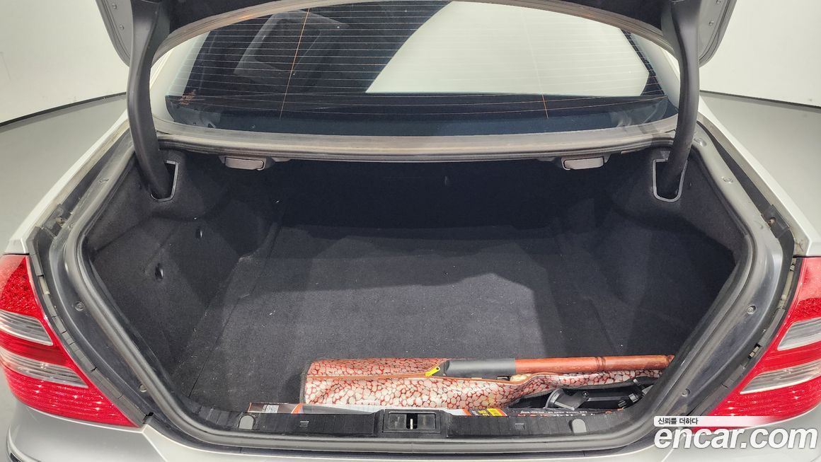 Mercedes-Benz E-Class 2005