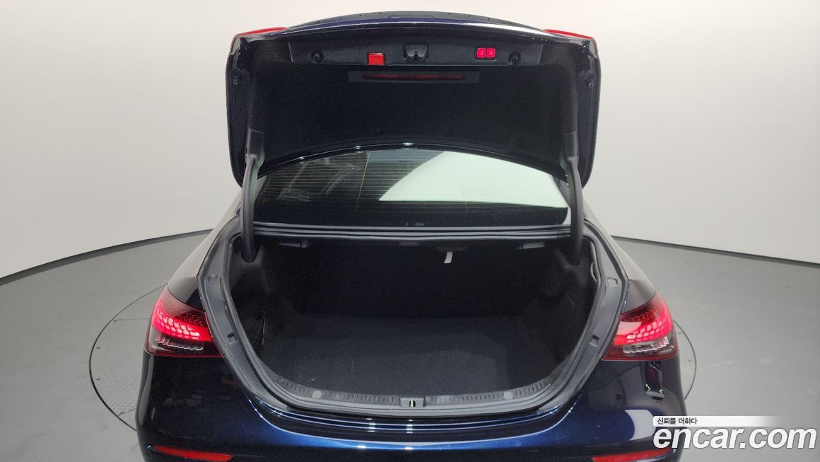 Mercedes-Benz E-Class 2022