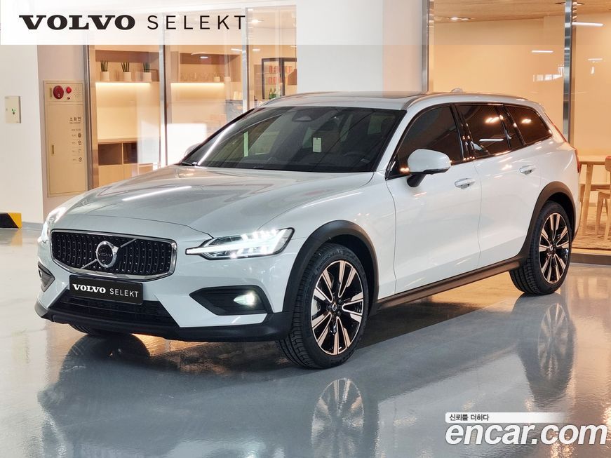 Volvo V60 2025