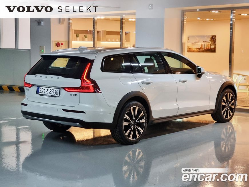 Volvo V60 2025