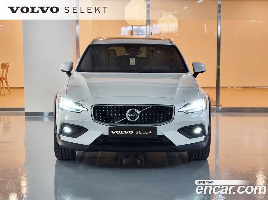 Volvo V60 2025