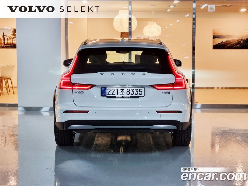 Volvo V60 2025